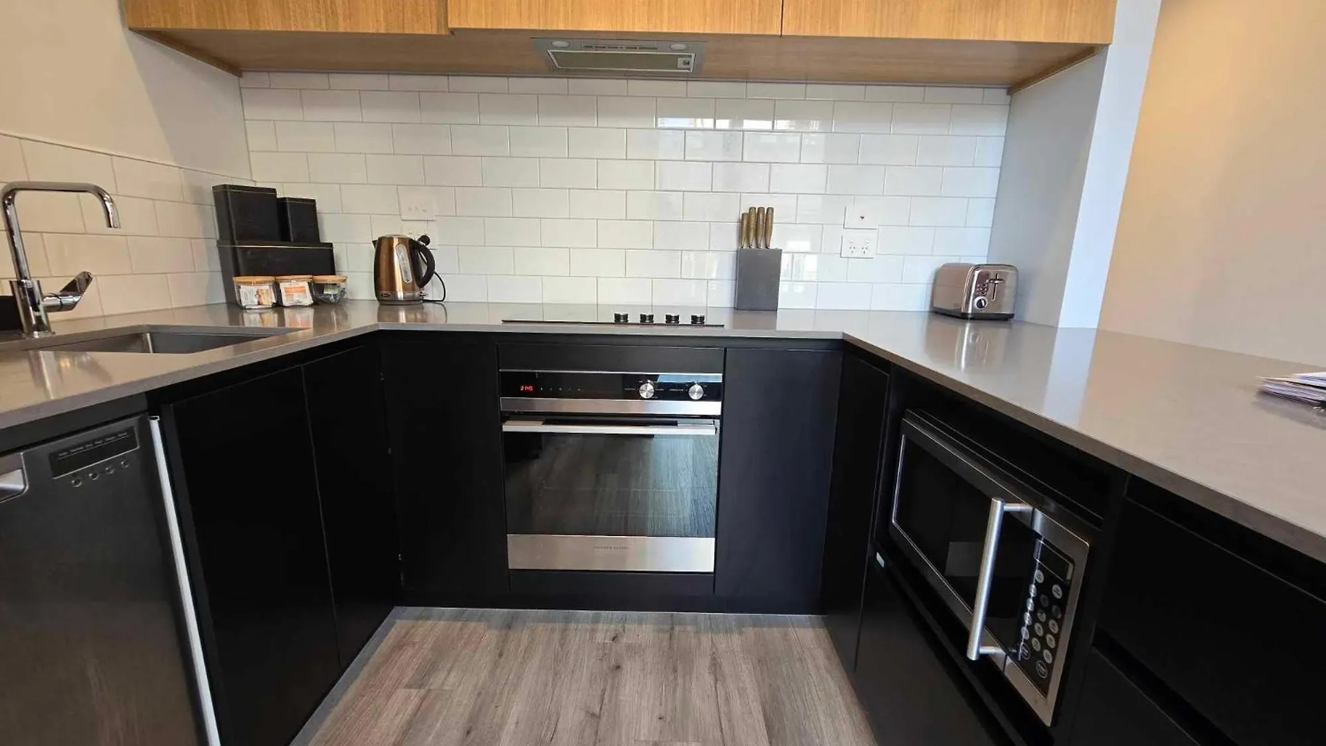 Modern Apartment In Central City Christchurch
